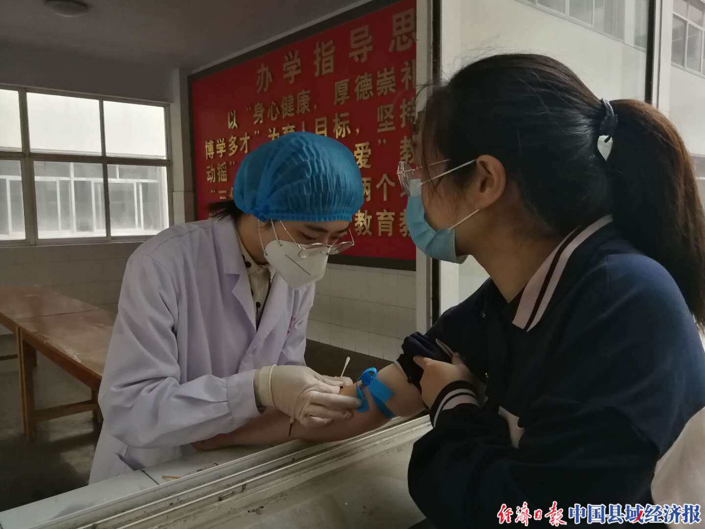 学校联系医院到学校给王欣宝抽血体检