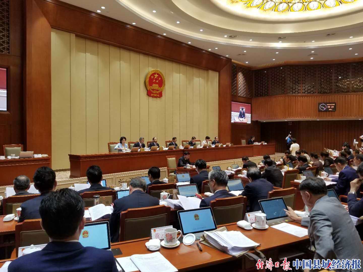 云南省十三届人大常委会第十八次会议召开