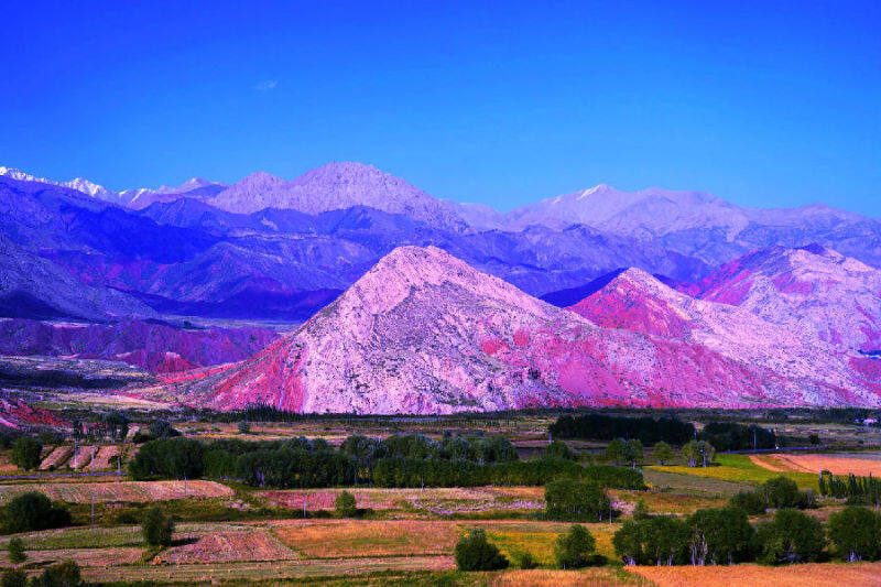 图为阿克布拉克村乡村自然美景(颜寿林 摄)