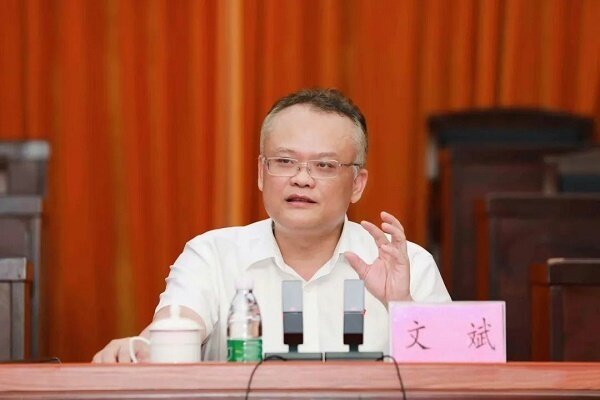 临高县委书记文斌作专题辅导(许国慧 摄)