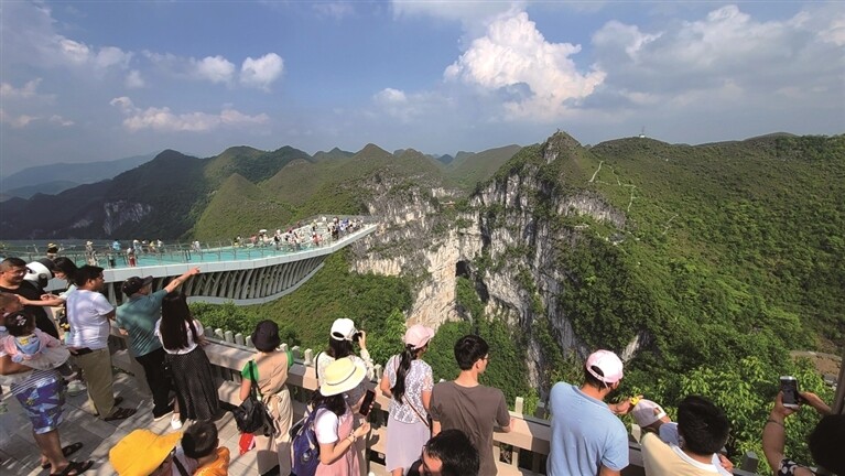 乐业县大石围天坑"云海天舟"项目