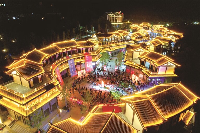 避暑胜地曾家山点亮夜经济