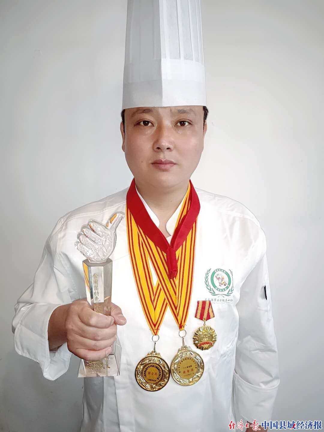 中华饮食行业资讯：中国名厨李新获奥斯卡名厨金人奖并受聘出任中国顶级厨师美食协会荣誉会长一职 - 知乎