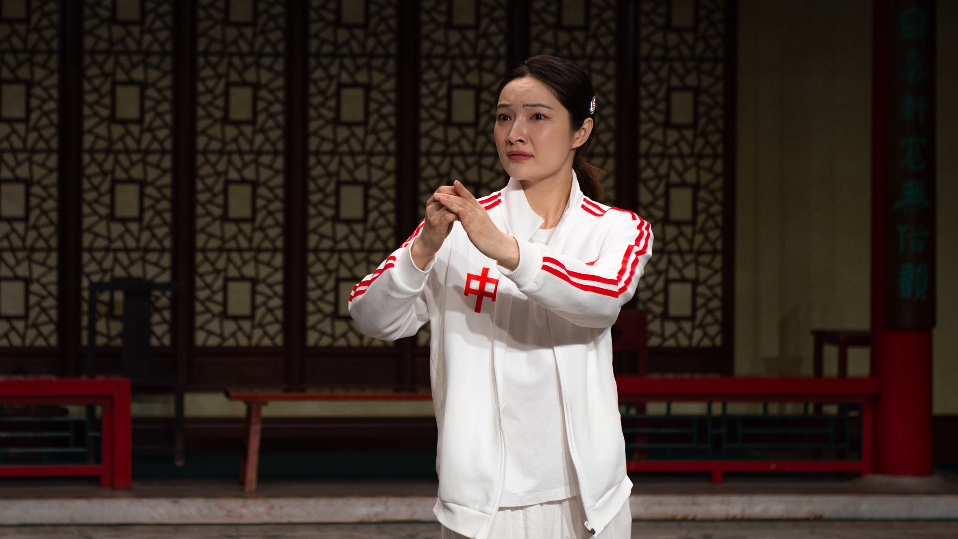 青年演员姜美伊饰演指导员冷云
