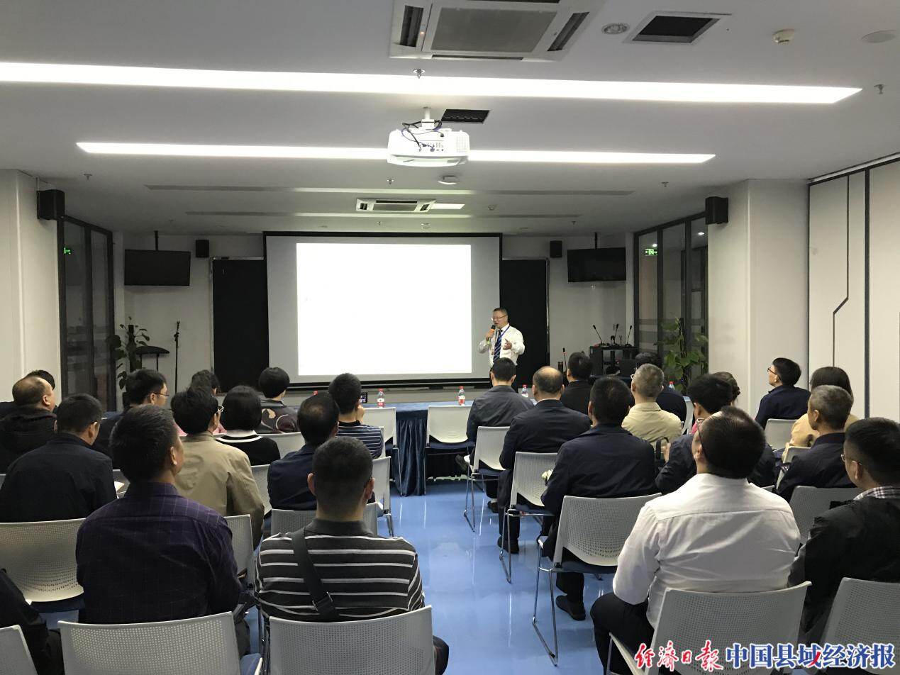 重庆市委党校第1期组织部门领导干部进修班到九龙坡区行政服务中心