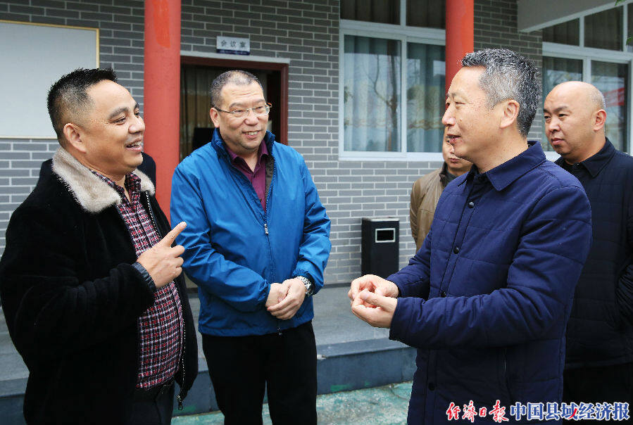 四川省信用联社理事长艾毓斌赴阆中指导金融精准扶贫