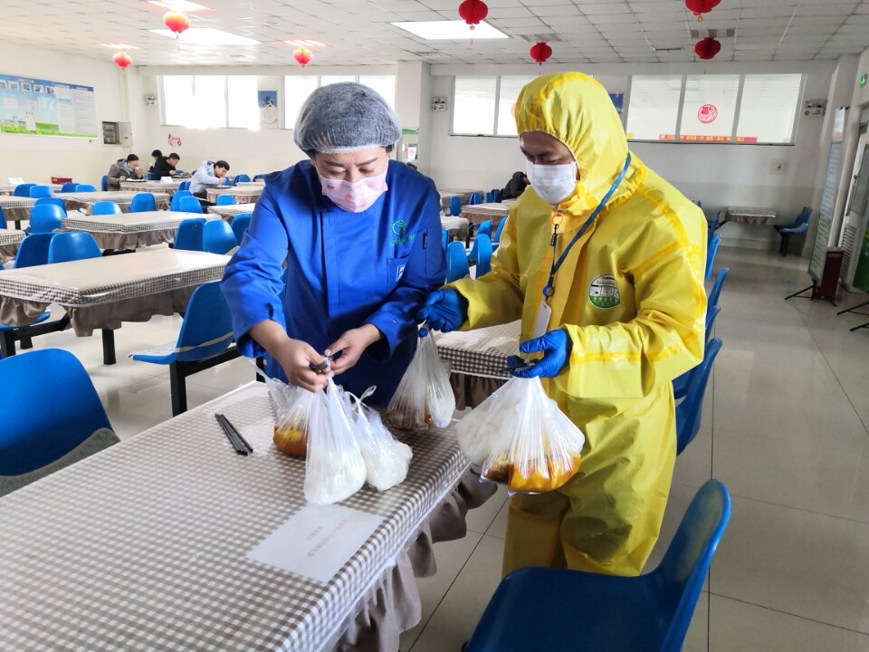 長春伊利冷凍食品有限責任公司對員工實施分餐制度