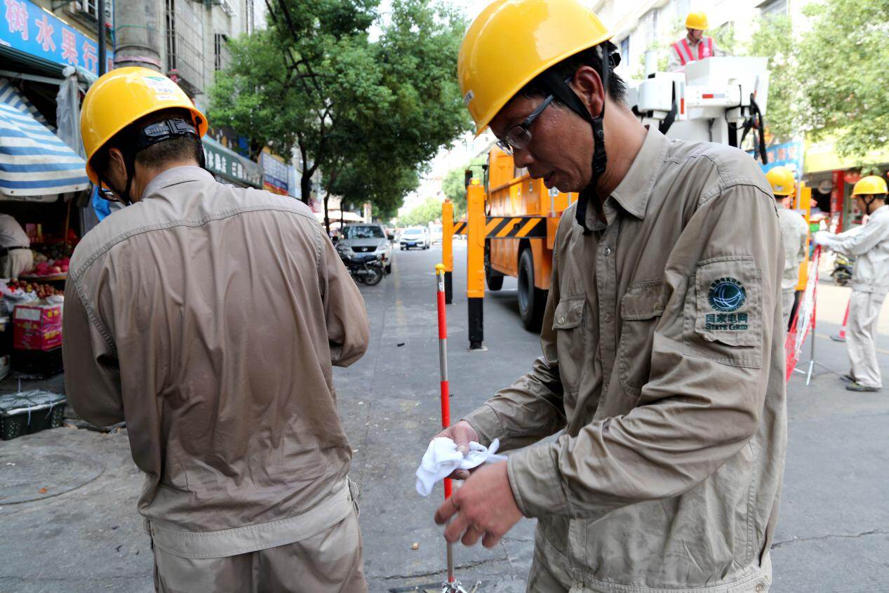 福建漳州供电:挥洒滚烫汗水换取一方清凉