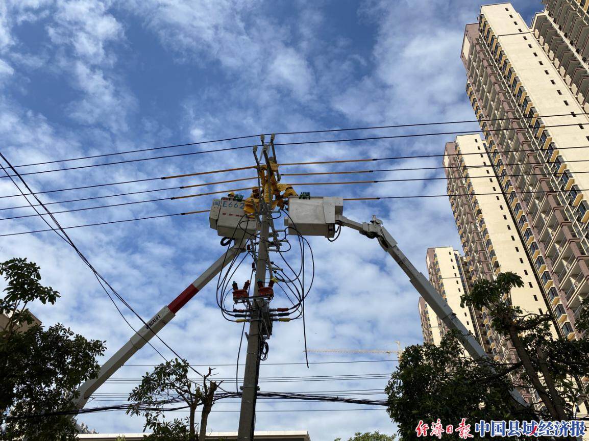 福建漳浦:開展帶電直線杆改耐張杆作業|中國縣域經濟報