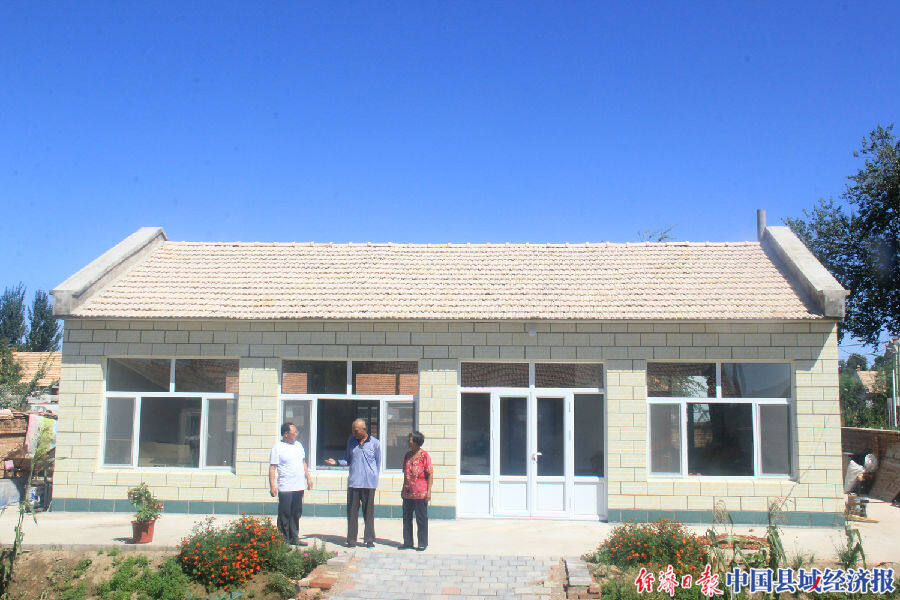 喀喇沁旗牛家营子镇土城子村农户改造后的房屋