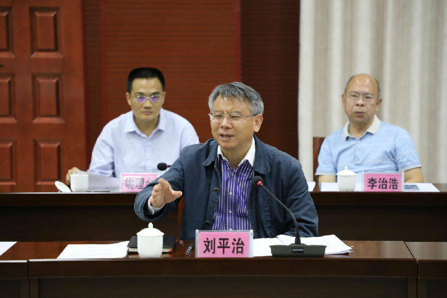 海南省副省长刘平治到保亭开展调研