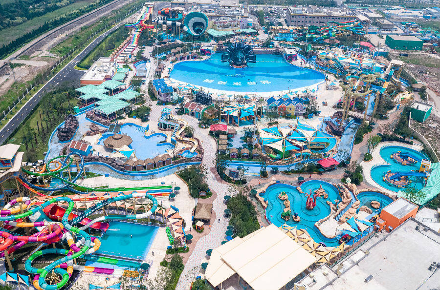 图为浙江省海盐县杭州湾融创文旅城水世界 (彦轩 摄)