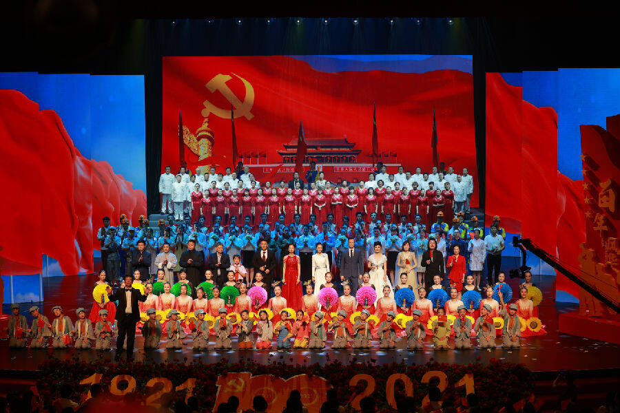 图为"海州红韵,百年风华"主题文艺晚会现场(张晓盼 摄)