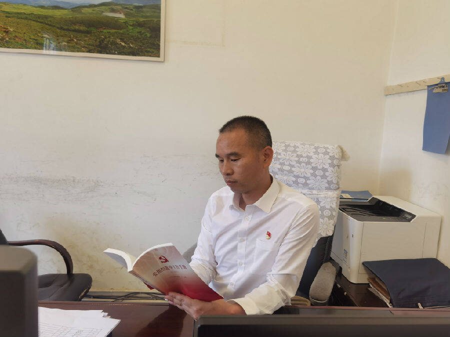 李宏兴一颗红心永向党