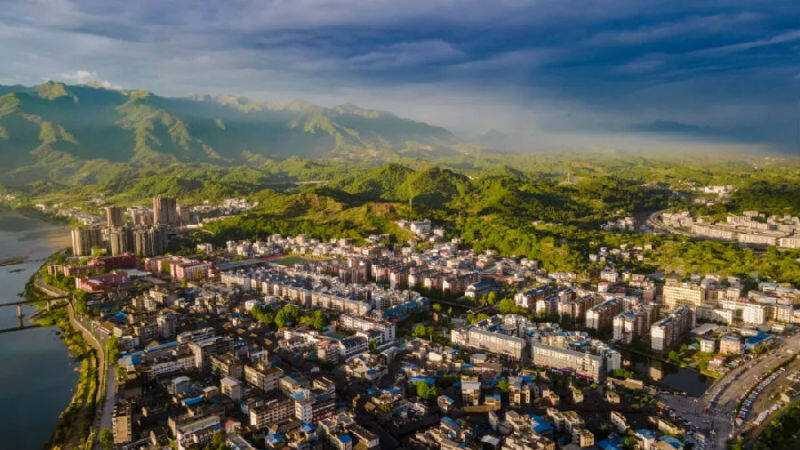 旺苍县城(陈加普 摄)