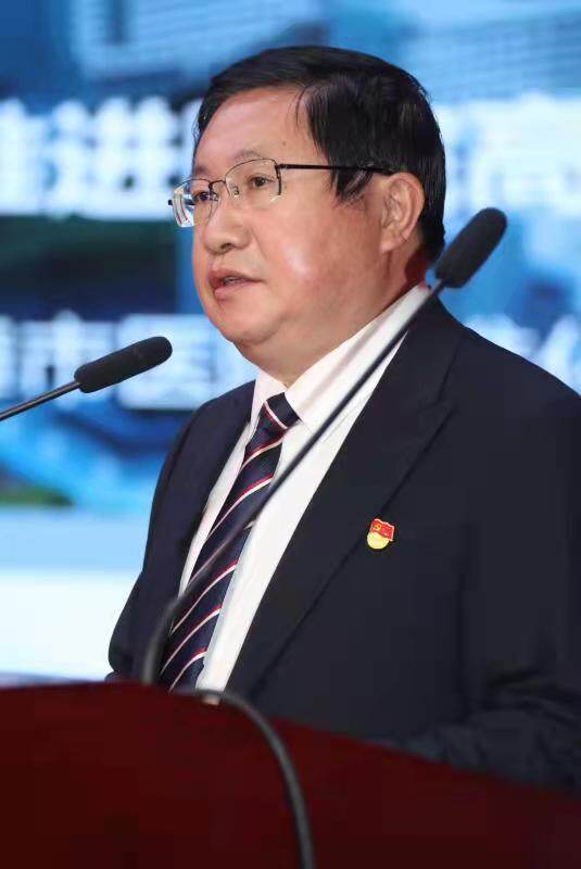 赤峰市医院党委书记孙义在大会期间作主旨演讲(李富&nbsp;摄)