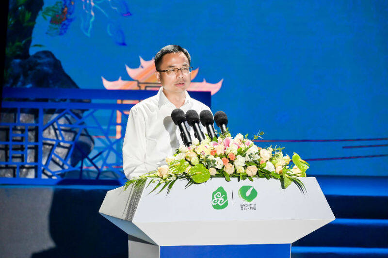 图为昆山市委常委,宣传部部长方雪华在开幕式上致辞(张伟伟 摄)