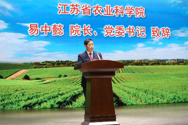 江苏省农业科学院院长、党委书记易中懿在《糜林》新书发布会上致辞。 （吴汀儿 摄）