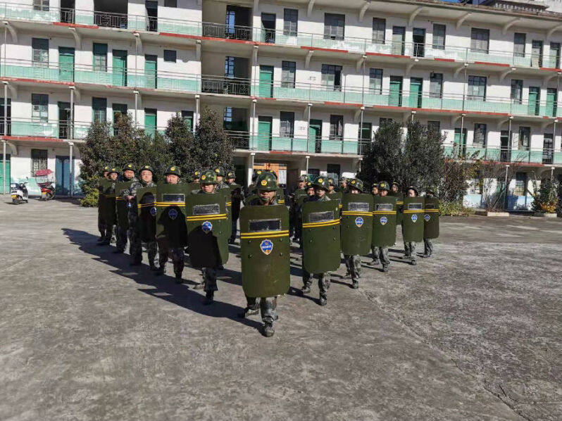 防爆队形训练(马春歌 摄)