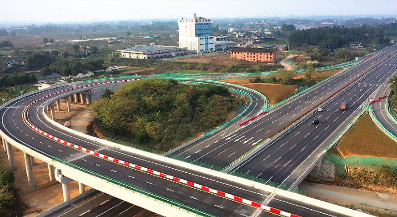 四川青神交通要道更通畅助力经济促发展