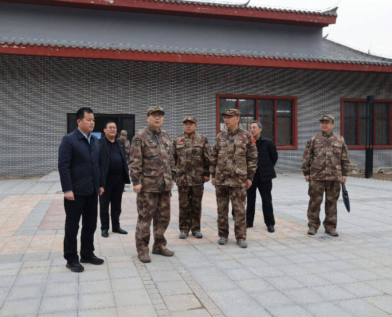 河南省军区司令员陈兆明一行到开封市朱仙镇人防疏散基地调研