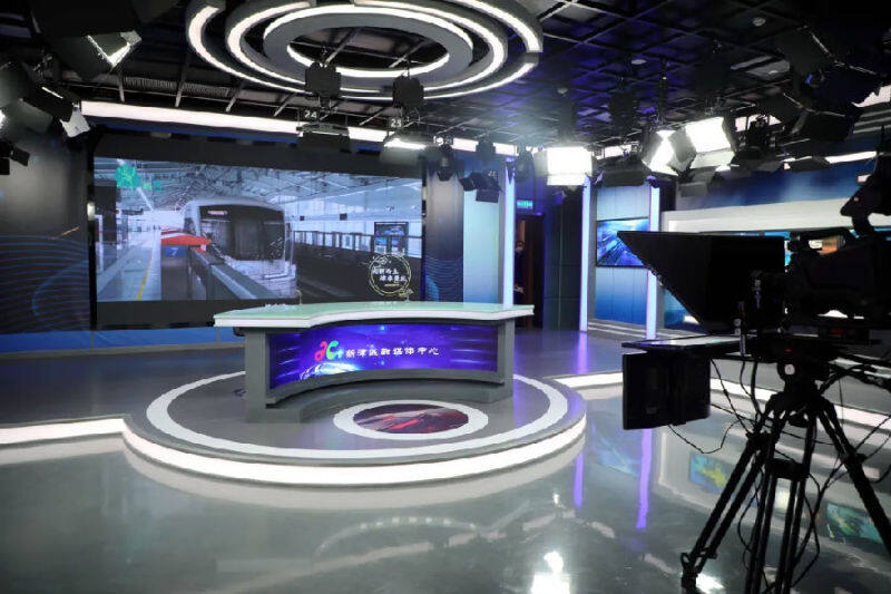 全景演播室 (新轩  摄)