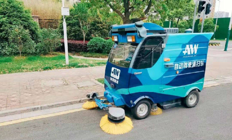 无人驾驶智能环卫车(季云冈 摄)