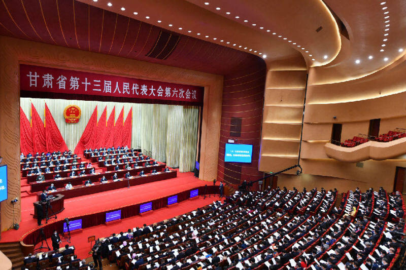 1月17日，甘肃省第十三届人民代表大会第六次会议开幕 （牛新建 摄）