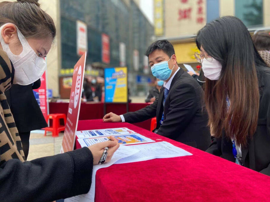 招聘会现场.(卢芳芳 摄)