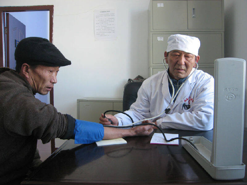 新疆福海退休医生毛里夏里甫再次获得道德模范称号