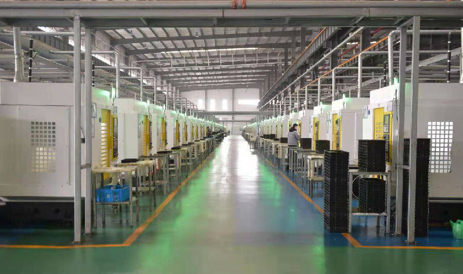 现代化的智能科技生产车间(方勇 摄)