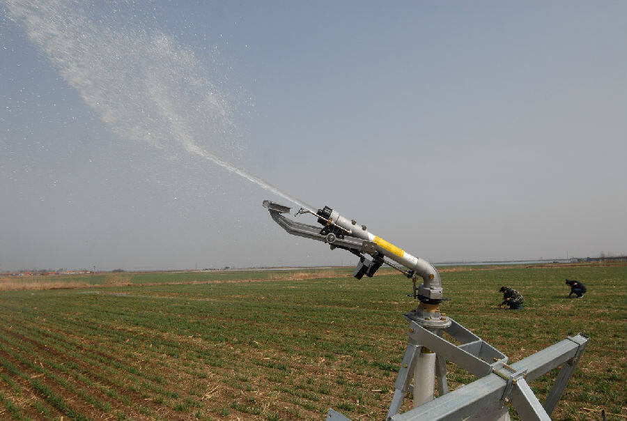 青岛即墨区机械化科技助力小麦春管中国县域经济报