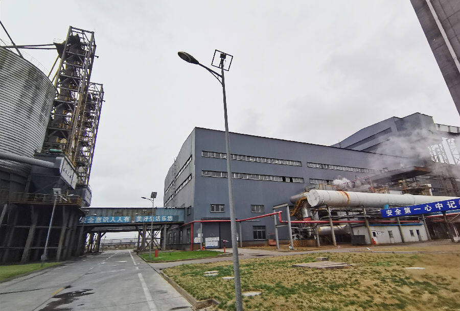 连云港临海新材料有限公司生产线一角 (马兆轩 摄)