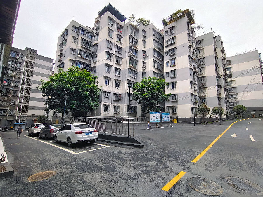 新南苑老旧小区改造(张红 摄)