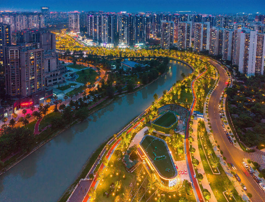 成都市温江区江安河活力新潮消费带(向实 摄)