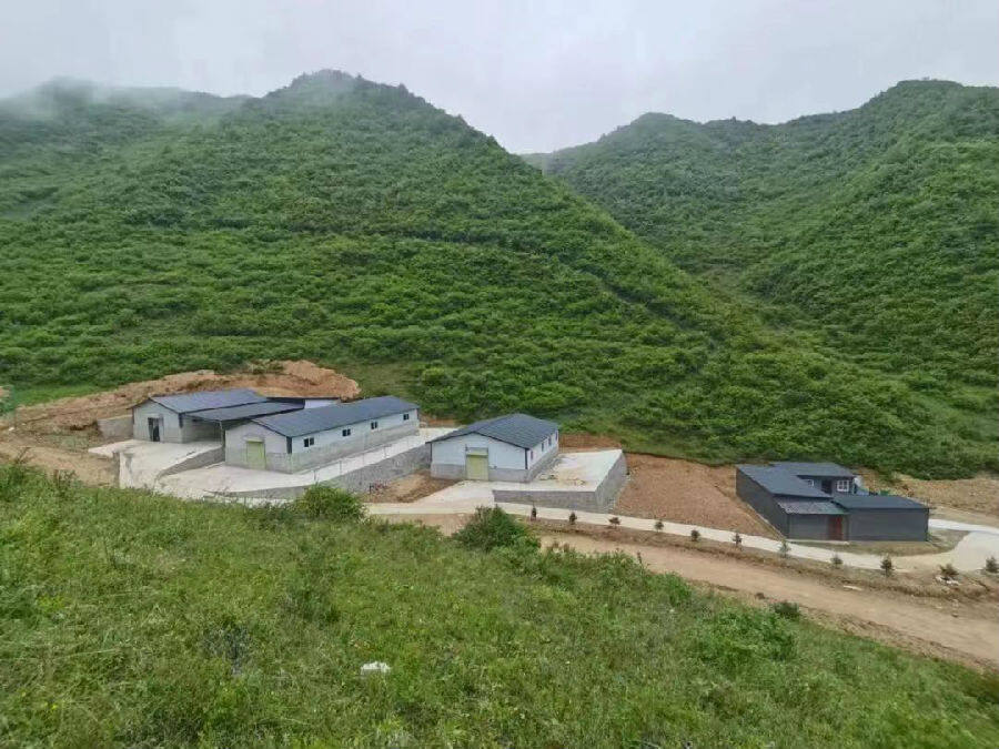 养殖场基地 (杨生辉 摄)