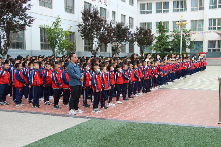 静宁县城关小学科技节启动仪式(张帅 摄)