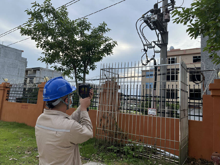 國網漳州供電公司組織員工對詔安四都中學中考考點全面排查安全隱患