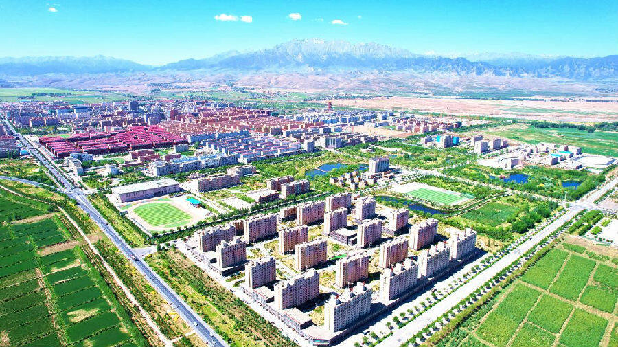 民乐县城全貌 (王晓泾 摄)