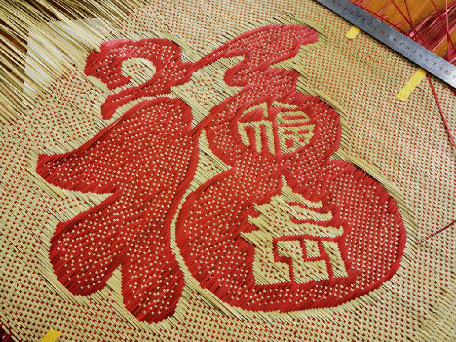 即将完成的竹编作品《泰有福竹》.(林婷婷 摄)