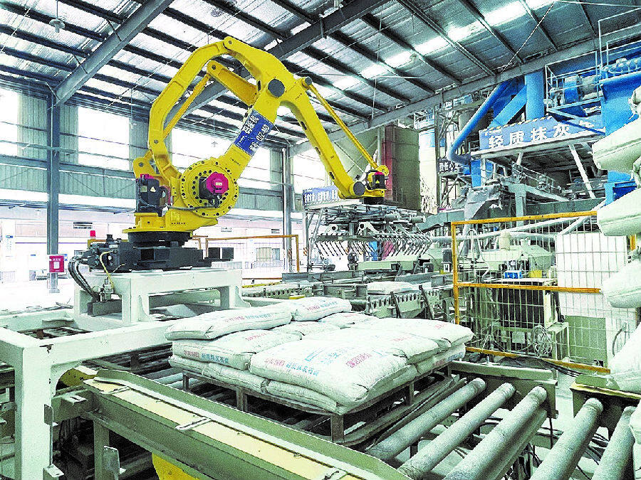 轻质抹灰石膏生产线(莫婧 摄)