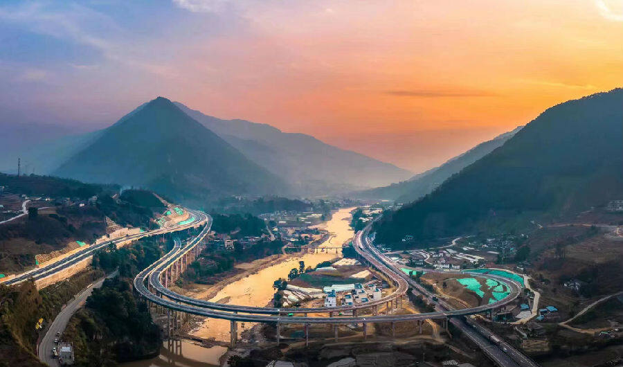 四川德会高速沿江高速会理至会东段12月30日建成通车