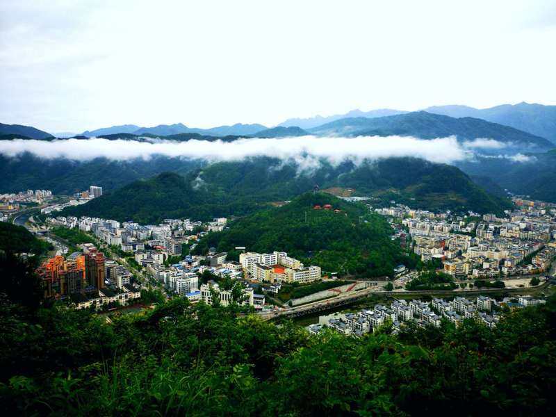 青川县城(唐续宗 摄)