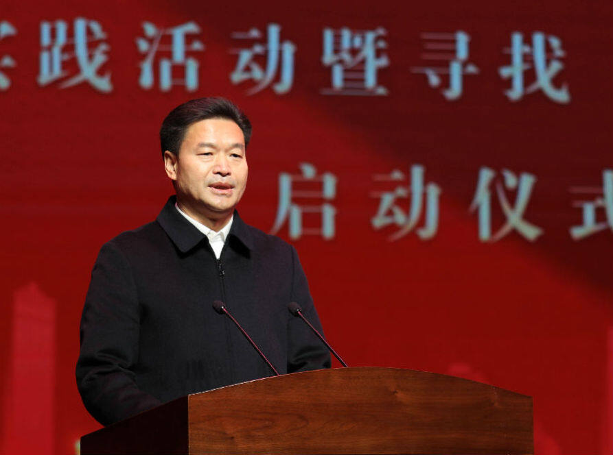 沭阳县委常委,宣传部长姜若鸣在现场讲话(丁华明摄)