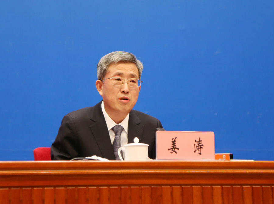 国家税务总局云南省税务局党委书记,局长姜涛发布新闻(郑义 摄)