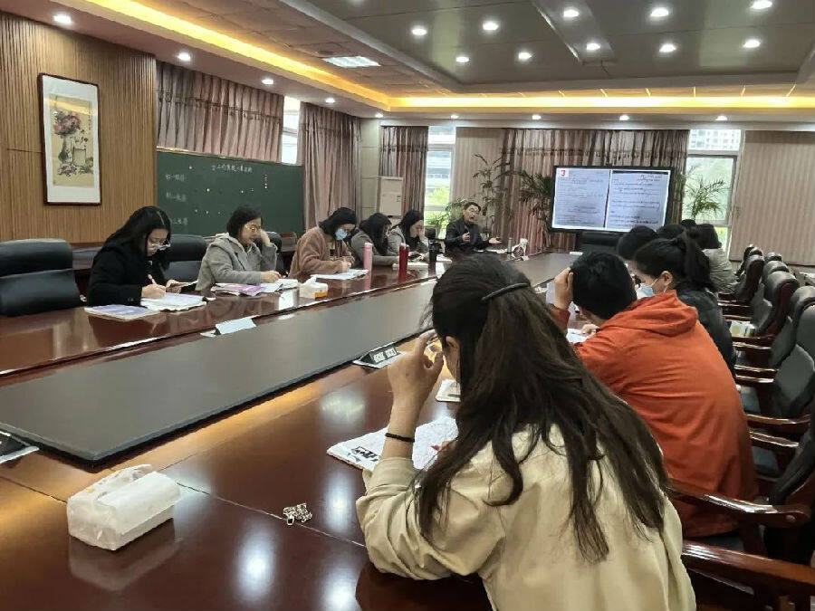 中考命题专家汪四楼走进扬州京华梅岭中学