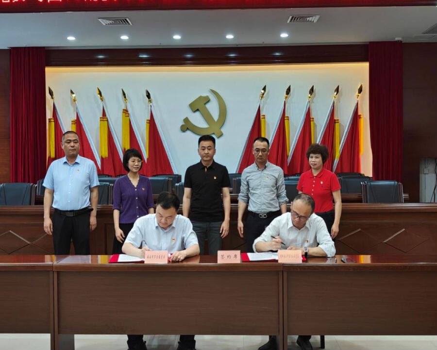 4月17日，国网南安市供电公司与罗东镇签订党建联创共建协议。（傅泓源 摄）