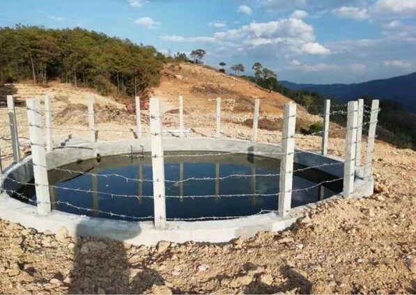 田间蓄水池(罗兰 摄)