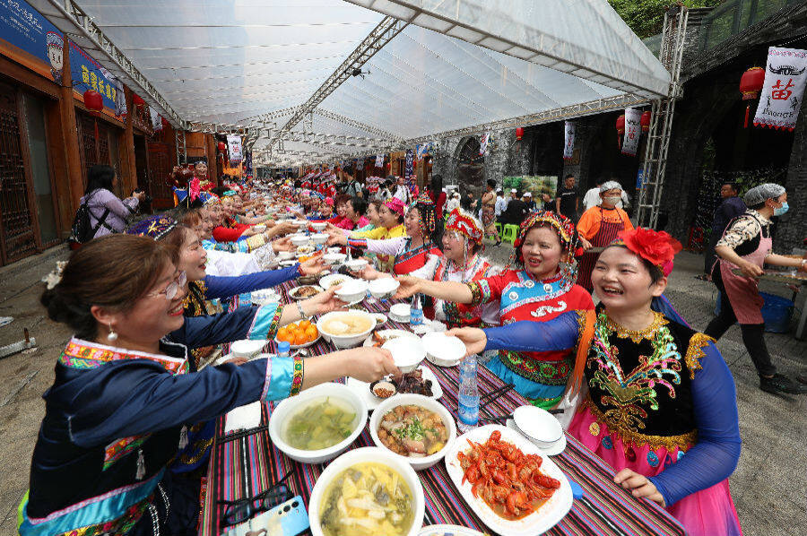 节庆为媒 秀出苗乡别样风情_县域经济网