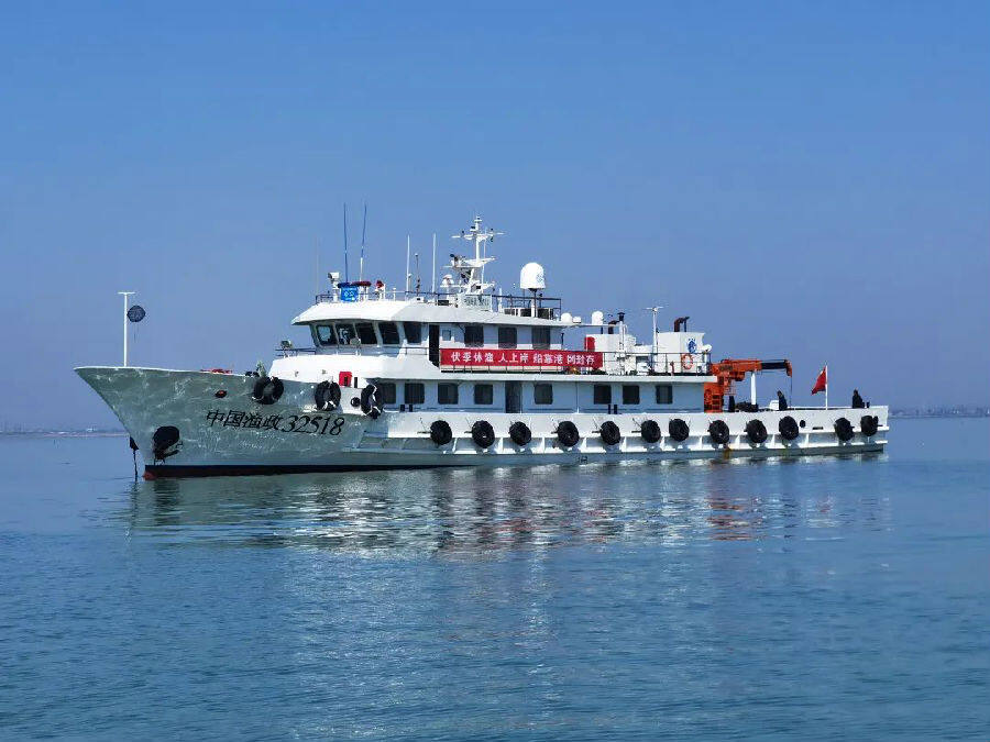渔政船海上巡航(王磊 摄)
